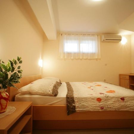 Apartments Villa Adriatica Biograd Na Moru Exterior foto