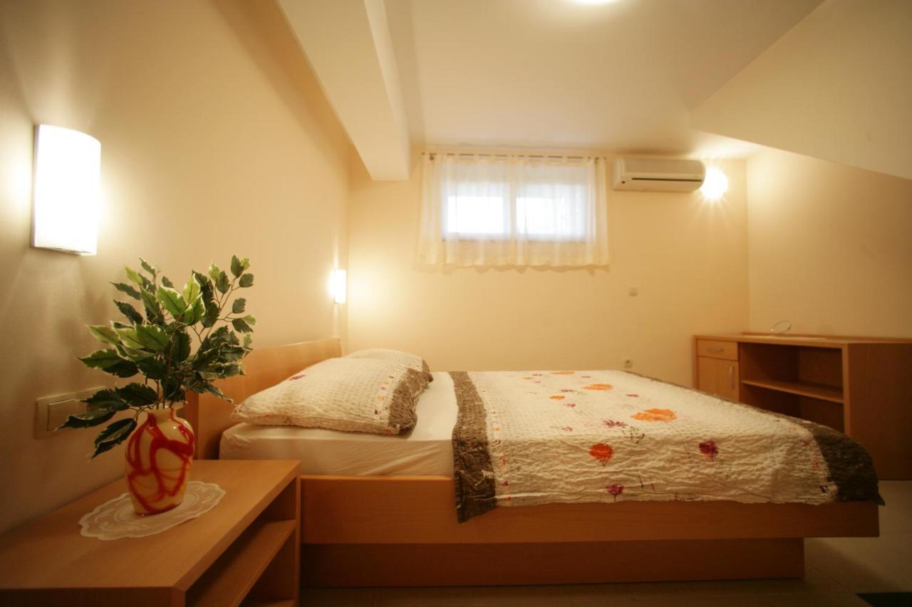 Apartments Villa Adriatica Biograd Na Moru Exterior foto
