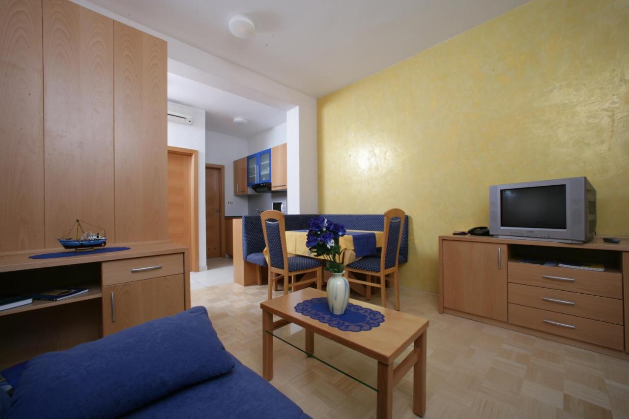 Apartments Villa Adriatica Biograd Na Moru Exterior foto
