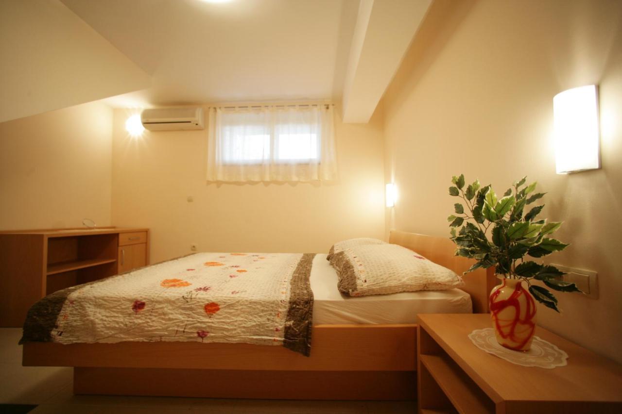 Apartments Villa Adriatica Biograd Na Moru Exterior foto