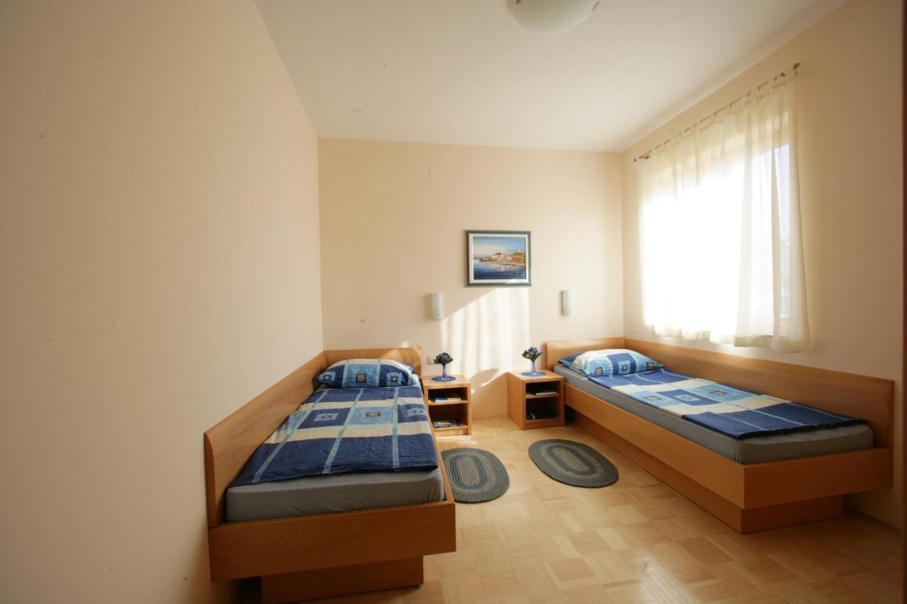 Apartments Villa Adriatica Biograd Na Moru Exterior foto